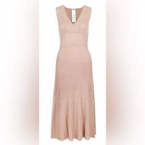 Liu Jo Lurex Knit MIDI Dress
Size: M
Slim Fit
Color: Nude